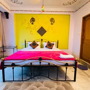 2* Hotel Kesar Palace